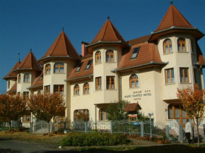 Hajdú Kastély Hotel